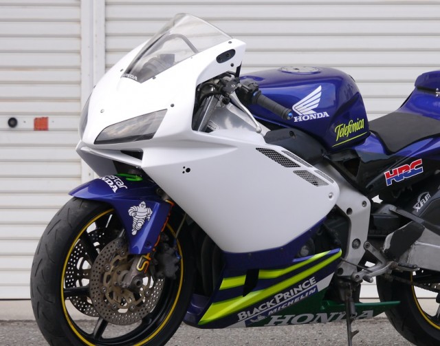 自転車からCBR250RRへ乗り換えのT君、来社～～♪600レプリカカウル購入 