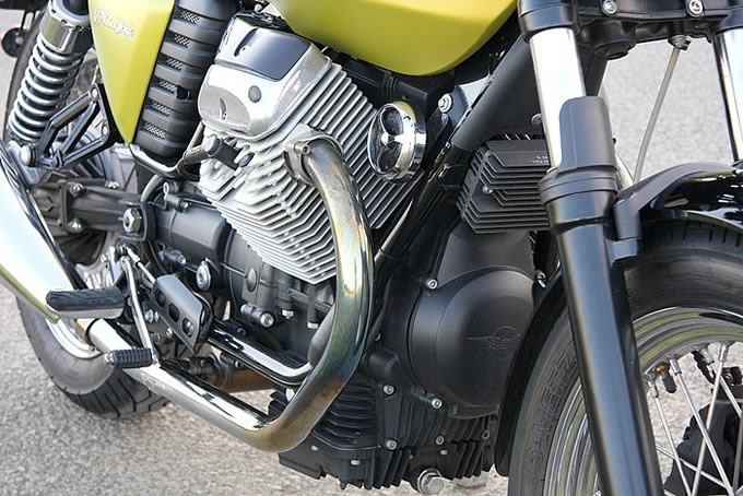 モトグッツィ V7 Café Classic – バイク史上に輝く名車V7 Sportを再現