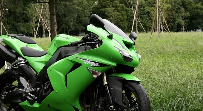 カワサキ ZX-10R【2007】 – 無駄をそぎ落とされた鋭いボディ 試乗