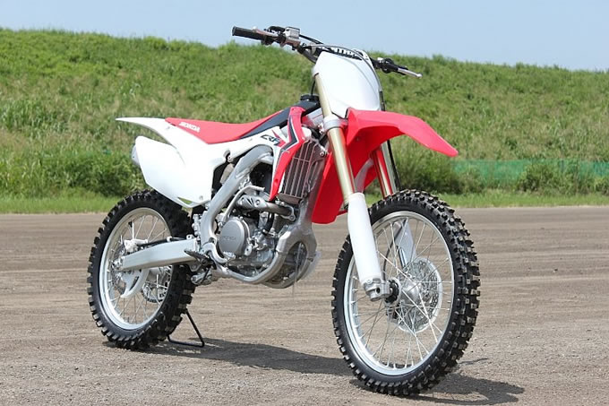 ホンダ CRF250R（2014） – 外観的に目を引くデュアルマフラー搭載車 試乗インプレ・レビュー オフロードバイクならバイクブロス