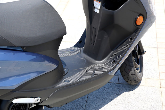 ヤマハ アクシスZ – 新世代エンジンで低燃費を実現したスタンダードスクーター 試乗インプレ・レビュー 原付＆ミニバイクならバイクブロス