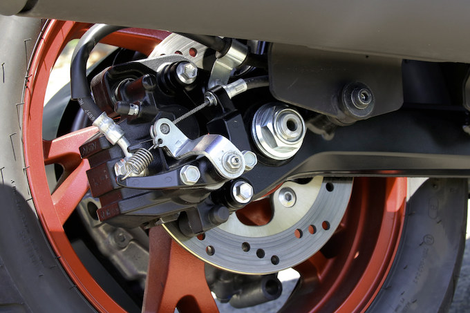 バーグマン400 ABS】400ccのビッグスクーターを選ぶ意味 試乗インプレ・レビュー ビッグスクーターならバイクブロス