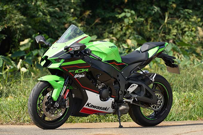 カワサキ ニンジャ ZX-10R 試乗記】銀河系最強の実力を誇る量産型