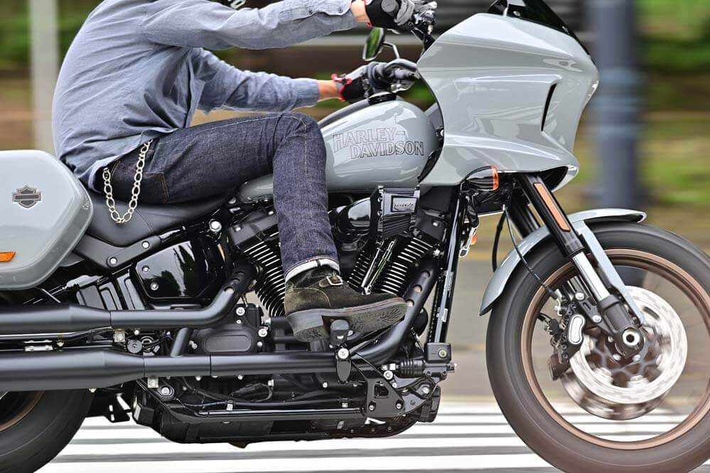 WESCO BOSS×H-D LOW RIDER ST】ウエスコのエンジニアブーツ「ボス」＆ハーレーのスポーツツーリングモデル「ローライダーST」  特集記事＆最新情報 バイクブロス・マガジンズ