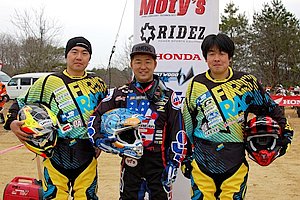 大川選手が参戦するTeamJapanのメンバー。左から、大川 誠選手、内山 裕太郎選手、大川原 潤選手。