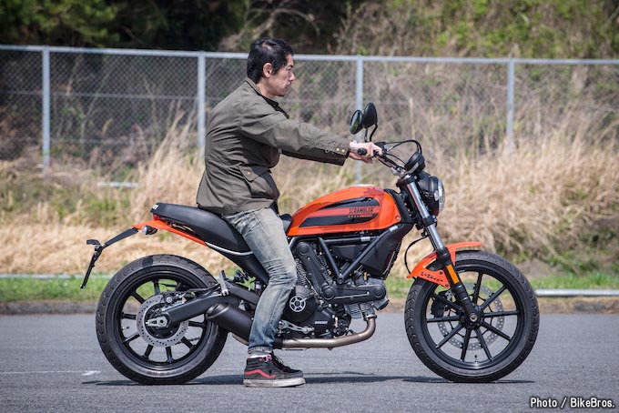 バイク足つきチェック】2017年型ドゥカティSCRAMBLER Sixty2 中型免許