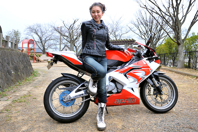 ガールズライダー紹介 Aiさん アプリリア Rs125 トピックス バイクブロス マガジンズ