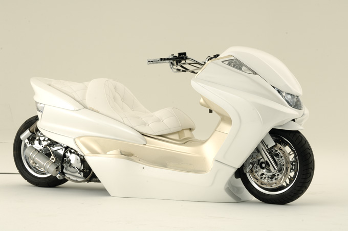 カスタムアーカイブ 懐かしのマジェc白色系ラグジュアリー仕様 プロが造るカスタム ビッグスクーターならバイクブロス