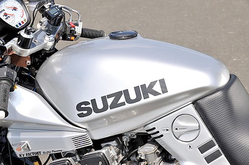 スズキ GSX1100S KATANA プロが造るカスタム バイクブロス