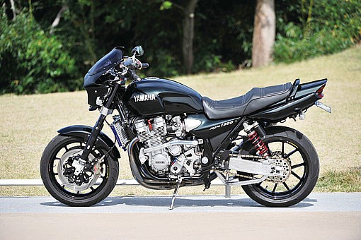 ヤマハ XJR1300 プロが造るカスタム バイクブロス