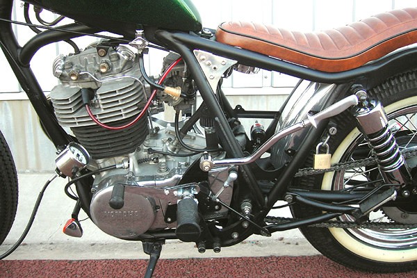 ヤマハ SR400 プロが造るカスタム バイクブロス