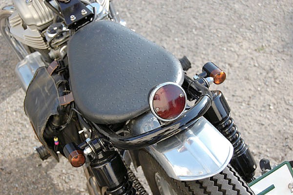 カワサキ W650 プロが造るカスタム バイクブロス