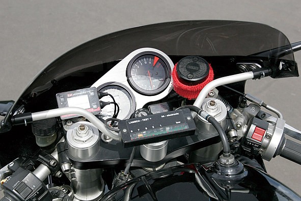 スズキ GSX-R1100 プロが造るカスタム バイクブロス