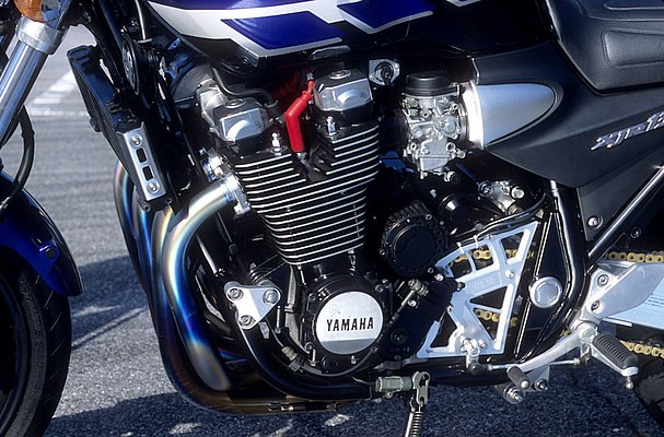 ヤマハ XJR1300 プロが造るカスタム バイクブロス