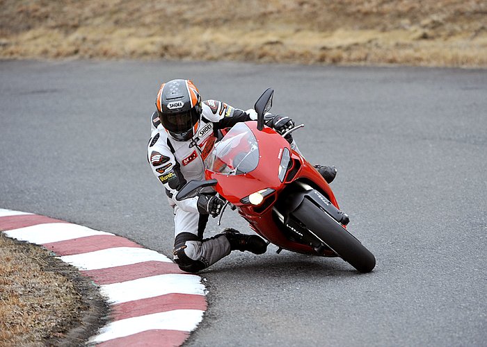 ライテク実践講座 サーキットを走るにはどうしたら バイクブロス