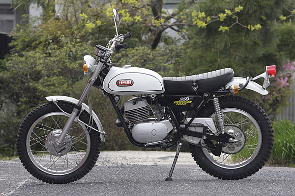 ヤマハ DT-1 1968 名車ライブラリ オフロードバイクならバイクブロス
